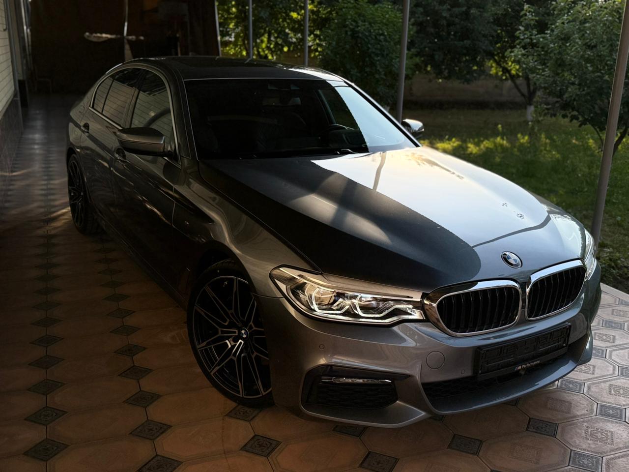 BMW 5 Series (530i G30) — миниатюра 2