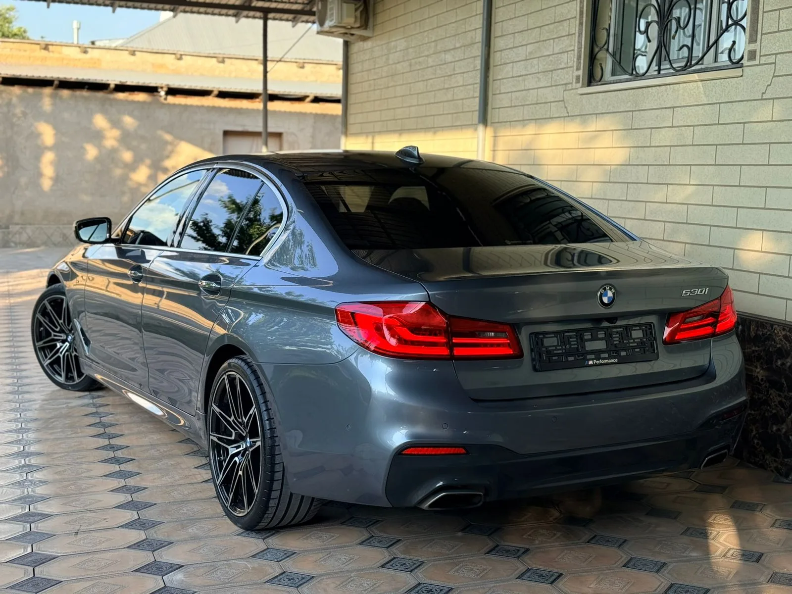 BMW 5 Series (530i G30) 2020