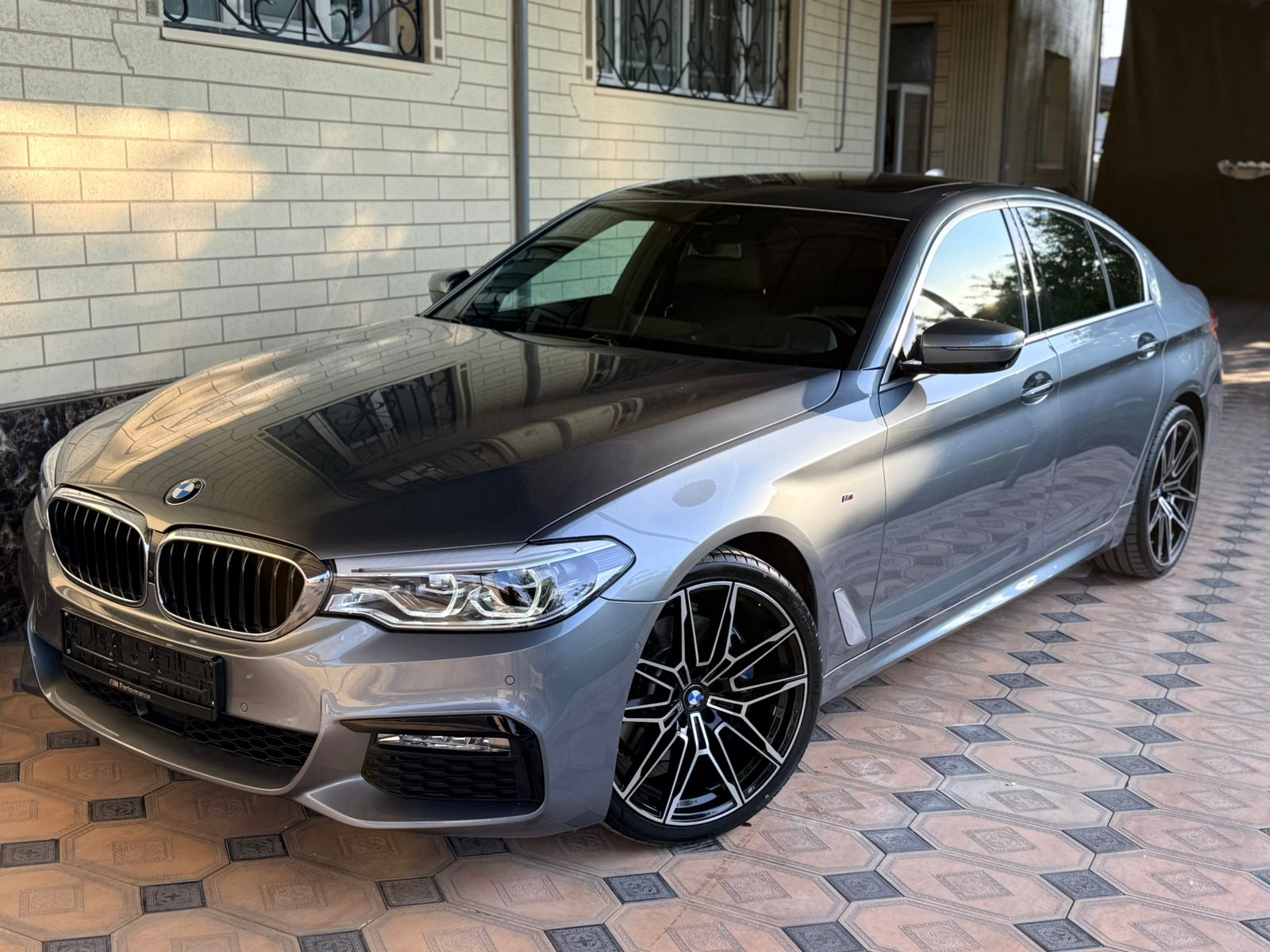 BMW 5 Series (530i G30) — миниатюра 5